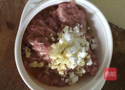 猪肉酿花菇。的做法图解2