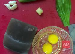 鸡蛋炒凉粉的做法图解1