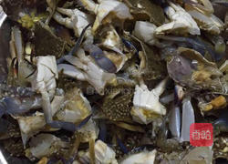 姜葱炒蟹的做法图解2