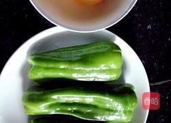 家常青椒丝皮蛋的做法图解1