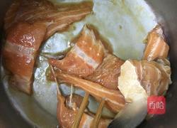 三文鱼骨焖苦瓜的做法图解1