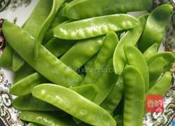 荷兰豆炒腊肠的做法图解1