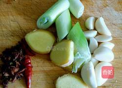 土豆炖鸡块的做法图解2