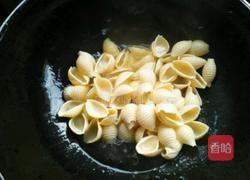 蛋炒贝壳意面的做法图解3