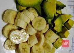 牛油果香蕉奶昔的做法图解2