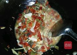 酸辣红烧鲫鱼的做法图解5