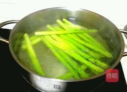 凉拌芦笋的做法图解2