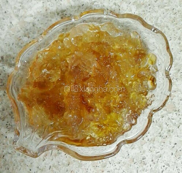 这是第二天已发好并清洗干净的桃胶（桃胶的泡发率是10倍）。