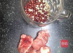排骨红豆绿豆薏米汤的做法图解1