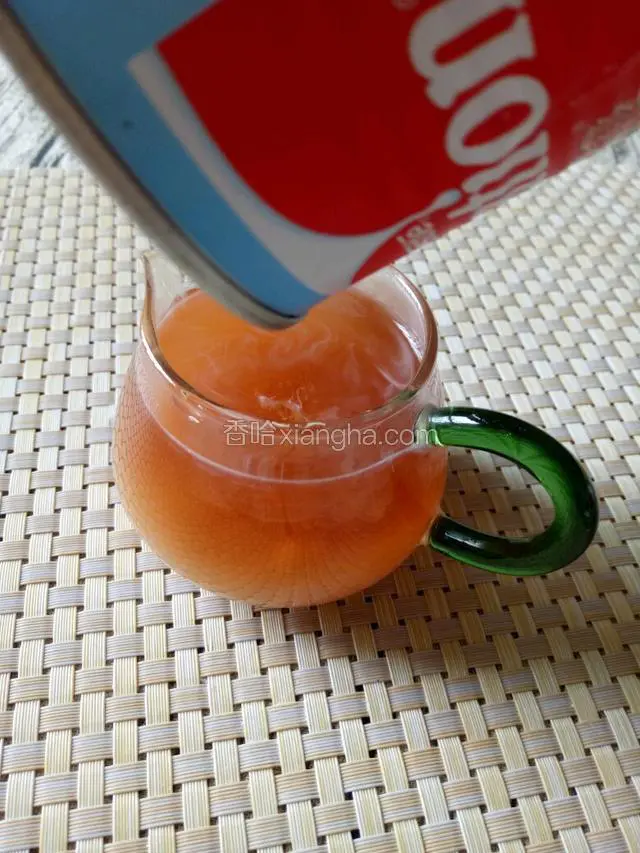 加入约100克三花淡奶或纯牛奶