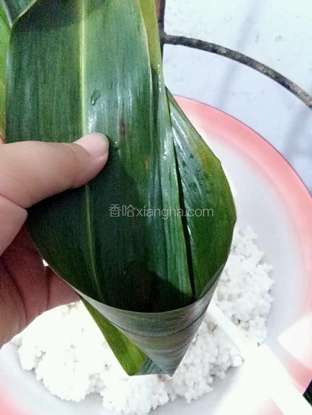 卷成一个圆锥形