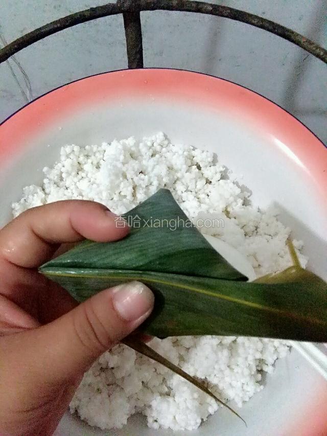 对折过来捏紧