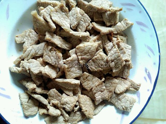 卤瘦肉（可以用五花肉或三层肉，味道更佳，我们家都不敢吃，所以用瘦肉。）