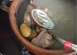 橄榄排骨鲍鱼润肺汤的做法图解3