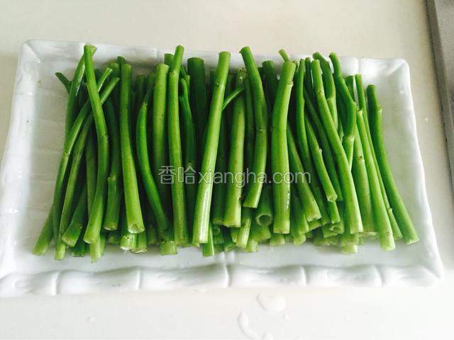 空心菜去叶留梗切段