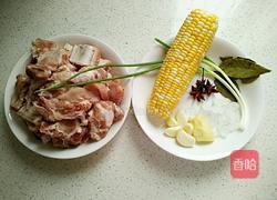 玉米烧排骨的做法图解1