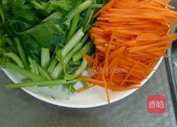 芹菜小炒的做法图解1