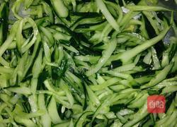 凉拌酸辣黄瓜丝的做法图解2