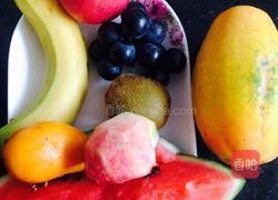 彩色水果拼盘的做法图解1