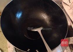 香菇木耳炒瘦肉的做法图解3