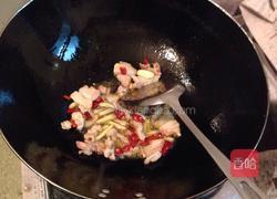 香菇木耳炒瘦肉的做法图解5