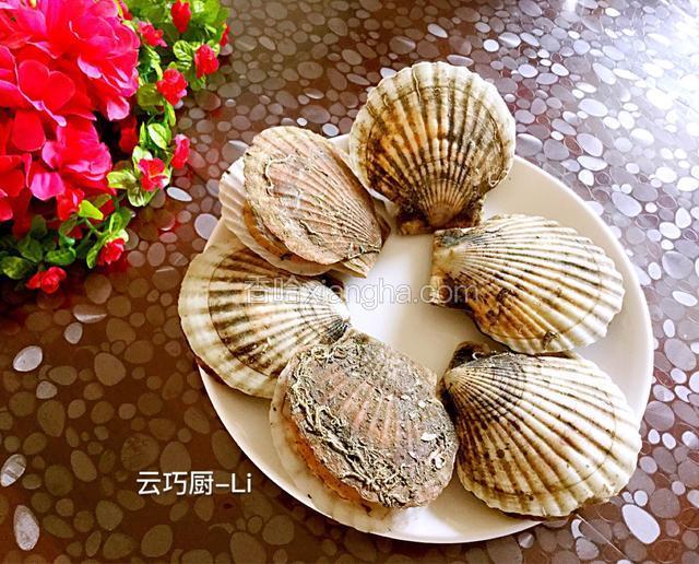 准备好扇贝。