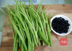 豆豉炒空心菜梗的做法图解1