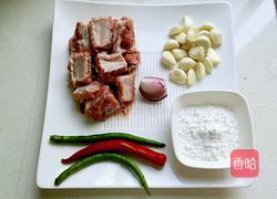 蒜香排骨的做法图解1