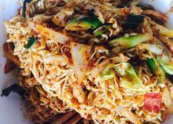 辣爆方便面的做法图解4