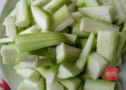 炝炒丝瓜的做法图解2