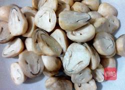 草菇炒瘦肉的做法图解1