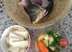 鲫鱼豆腐汤的做法图解1