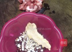 土茯苓赤小豆薏米芡实排骨汤的做法图解1