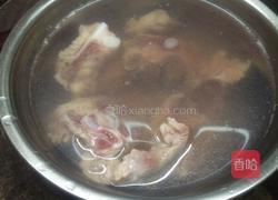 土茯苓赤小豆薏米芡实排骨汤的做法图解2