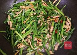 韭菜花炒肉丝的做法图解6