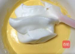 乳酪戚风蛋糕的做法图解4