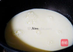 奶香草莓冻的做法图解2