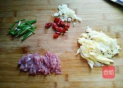 泡菜苕粉炒肉丝的做法图解2