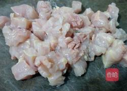 宫爆鲟魚丁的做法图解3