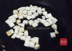 杏鲍菇炒鸡丁的做法图解4