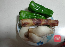 腊肠炒杏鲍菇的做法图解1