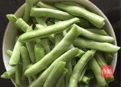 四季豆烧猪肉的做法图解2
