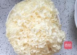 银耳红枣汤的做法图解2