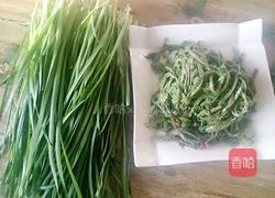 韭菜山野菜(青广东)馅饼的做法图解1