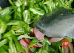 青椒炒香肠的做法图解5