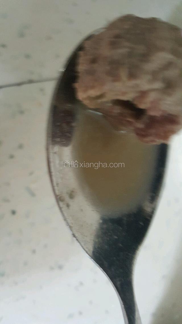 包皮冻的时候一定要注意要搓好，不然浆会流出来！吃的时候要小心哦！真的会爆浆哦！