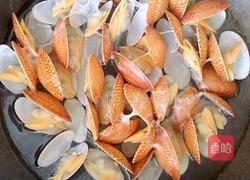 花甲蒸蛋的做法图解2