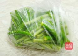 豇豆压青椒的做法图解2