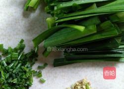 家菜＊猪血炒韭菜的做法图解1