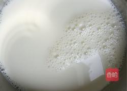 自制草莓酱酸奶的做法图解3